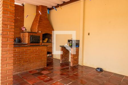 Casa à venda com 232m², 4 quartos e 5 vagasQuintal