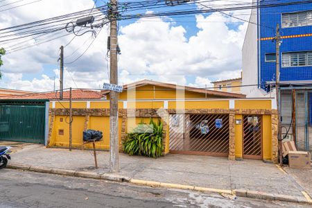 Casa à venda com 232m², 4 quartos e 5 vagasFachada