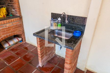 Casa à venda com 232m², 4 quartos e 5 vagasQuintal