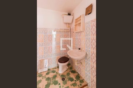 Banheiro de apartamento para alugar com 1 quarto, 60m² em Rubem Berta, Porto Alegre