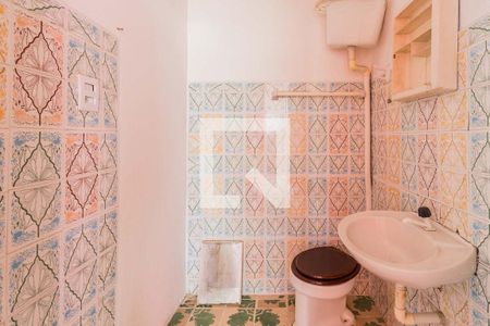 Banheiro de apartamento para alugar com 1 quarto, 60m² em Rubem Berta, Porto Alegre