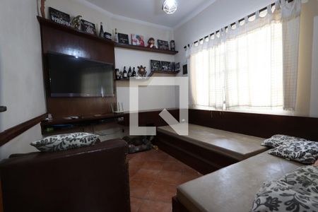 Sala de TV de casa à venda com 4 quartos, 233m² em Vila Virginia, São Paulo