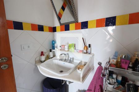 Casa à venda com 233m², 4 quartos e 3 vagasBanheiro suíte 1