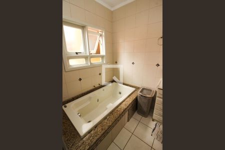 Casa à venda com 178m², 5 quartos e 3 vagasBanheiro da Suíte 1