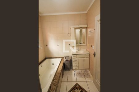 Casa à venda com 178m², 5 quartos e 3 vagasBanheiro da Suíte 1