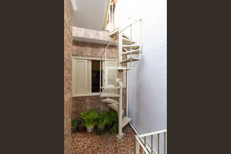 Casa à venda com 173m², 4 quartos e 2 vagasEscada da Casa 1