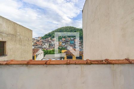 Quarto 1 de casa para alugar com 2 quartos, 55m² em Vila Valqueire, Rio de Janeiro
