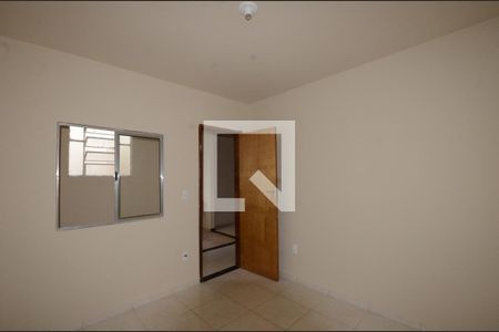 Quarto 1 de casa para alugar com 3 quartos, 100m² em Marechal Hermes, Rio de Janeiro