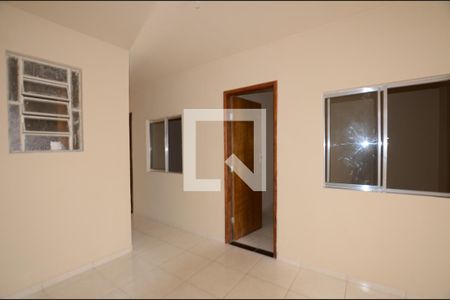 Copa de casa para alugar com 3 quartos, 100m² em Marechal Hermes, Rio de Janeiro