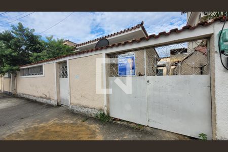 Fachada de casa para alugar com 3 quartos, 100m² em Marechal Hermes, Rio de Janeiro