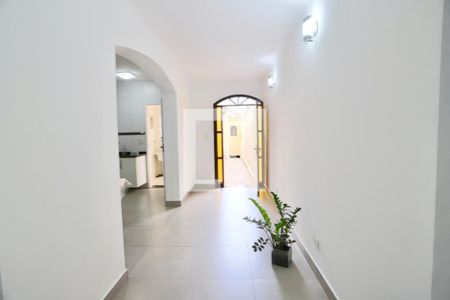 corredor  de casa para alugar com 4 quartos, 270m² em Vila Libanesa, São Paulo