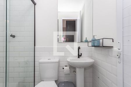Banheiro de kitnet/studio para alugar com 1 quarto, 40m² em Aclimação, São Paulo