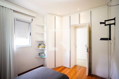 Casa à venda com 570m², 8 quartos e 4 vagas Casa à venda com 570m², 8 quartos e 4 vagasQuarto 2 - Suíte