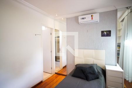 Casa à venda com 570m², 8 quartos e 4 vagas Casa à venda com 570m², 8 quartos e 4 vagasQuarto 2 - Suíte