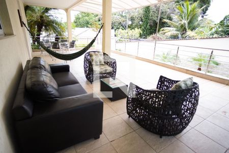 Casa à venda com 570m², 8 quartos e 4 vagas Casa à venda com 570m², 8 quartos e 4 vagasVaranda 2