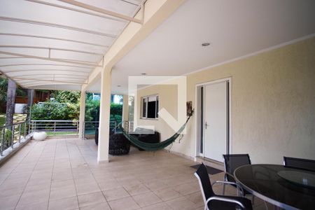 Casa à venda com 570m², 8 quartos e 4 vagas Casa à venda com 570m², 8 quartos e 4 vagasVaranda 2