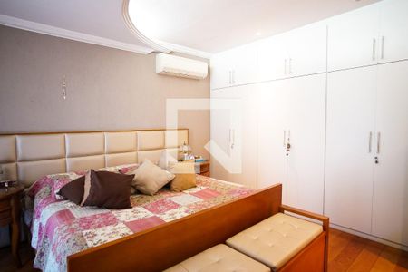 Casa à venda com 570m², 8 quartos e 4 vagas Casa à venda com 570m², 8 quartos e 4 vagasQuarto 1 - Suíte