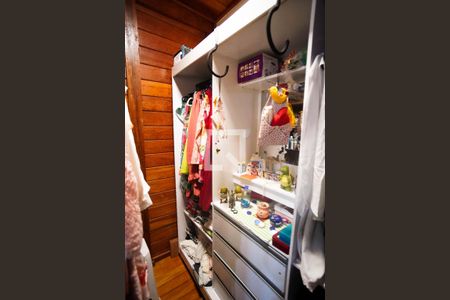 Casa à venda com 570m², 8 quartos e 4 vagas Casa à venda com 570m², 8 quartos e 4 vagasCloset casa 2