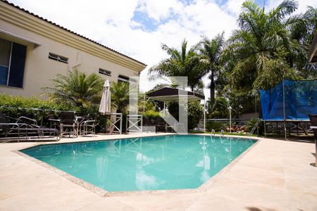 Casa à venda com 570m², 8 quartos e 4 vagas Casa à venda com 570m², 8 quartos e 4 vagasÁrea externa