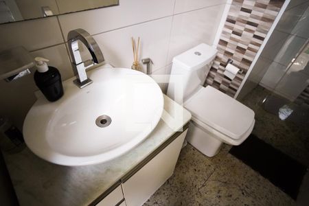 Casa à venda com 570m², 8 quartos e 4 vagas Casa à venda com 570m², 8 quartos e 4 vagasQuarto 4 - Suíte