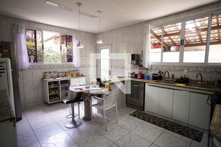 Casa à venda com 570m², 8 quartos e 4 vagas Casa à venda com 570m², 8 quartos e 4 vagasCozinha