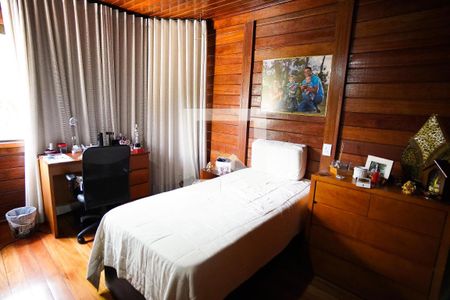 Casa à venda com 570m², 8 quartos e 4 vagas Casa à venda com 570m², 8 quartos e 4 vagasQuarto casa 2