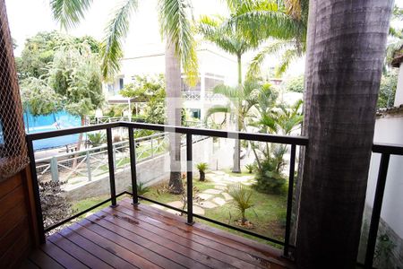 Casa à venda com 570m², 8 quartos e 4 vagas Casa à venda com 570m², 8 quartos e 4 vagasVaranda casa 2