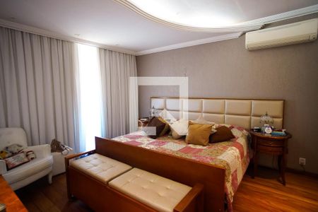 Casa à venda com 570m², 8 quartos e 4 vagas Casa à venda com 570m², 8 quartos e 4 vagasQuarto 1 - Suíte