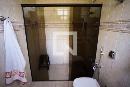 Casa à venda com 570m², 8 quartos e 4 vagas Casa à venda com 570m², 8 quartos e 4 vagasBanheiro do Quarto 2