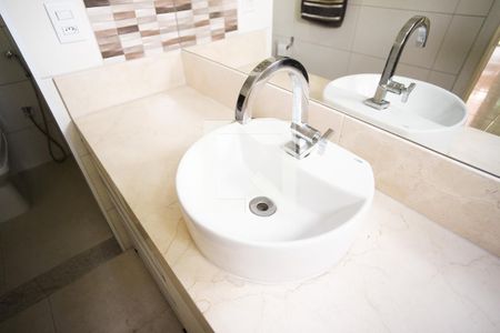 Casa à venda com 570m², 8 quartos e 4 vagas Casa à venda com 570m², 8 quartos e 4 vagasBanheiro do Quarto 4