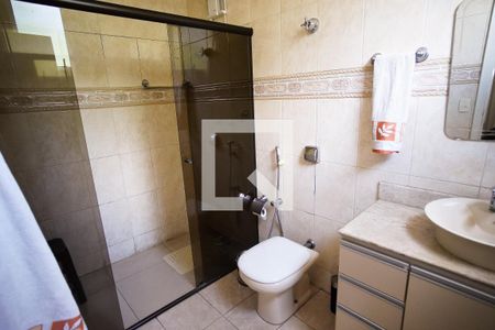 Casa à venda com 570m², 8 quartos e 4 vagas Casa à venda com 570m², 8 quartos e 4 vagasBanheiro do Quarto 2