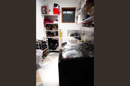 Casa à venda com 570m², 8 quartos e 4 vagas Casa à venda com 570m², 8 quartos e 4 vagasÁrea de Serviço 3