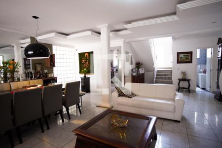 Sala 1 de casa à venda com 8 quartos, 570m² em Bandeirantes (pampulha), Belo Horizonte