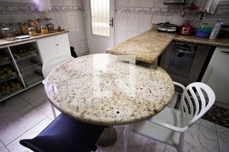 Casa à venda com 570m², 8 quartos e 4 vagas Casa à venda com 570m², 8 quartos e 4 vagasCozinha