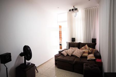 Casa à venda com 570m², 8 quartos e 4 vagas Casa à venda com 570m², 8 quartos e 4 vagasSala de cinema