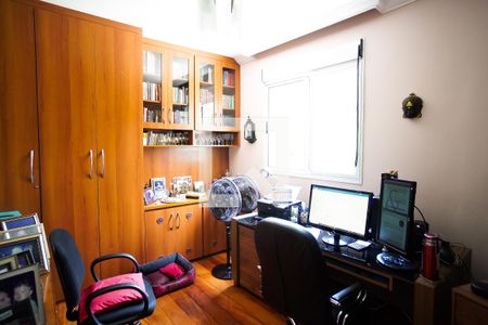 Casa à venda com 570m², 8 quartos e 4 vagas Casa à venda com 570m², 8 quartos e 4 vagasEscritorio 2