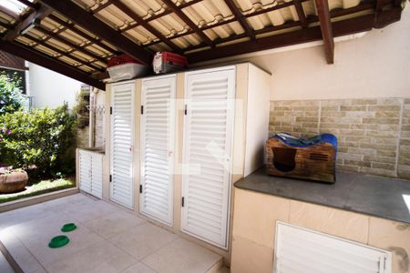 Casa à venda com 570m², 8 quartos e 4 vagas Casa à venda com 570m², 8 quartos e 4 vagasÁrea de Serviço 1