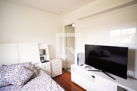 Casa à venda com 570m², 8 quartos e 4 vagas Casa à venda com 570m², 8 quartos e 4 vagasQuarto 3 - Suíte