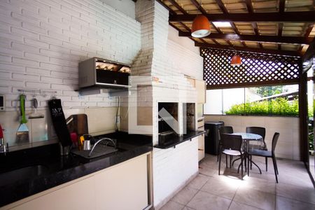 Casa à venda com 570m², 8 quartos e 4 vagas Casa à venda com 570m², 8 quartos e 4 vagasÁrea externa