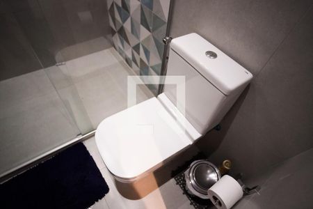 Casa à venda com 570m², 8 quartos e 4 vagas Casa à venda com 570m², 8 quartos e 4 vagasBanheiro casa 2