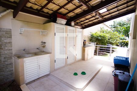 Casa à venda com 570m², 8 quartos e 4 vagas Casa à venda com 570m², 8 quartos e 4 vagasÁrea de Serviço 1