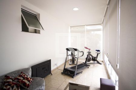 Casa à venda com 570m², 8 quartos e 4 vagas Casa à venda com 570m², 8 quartos e 4 vagasAcademia