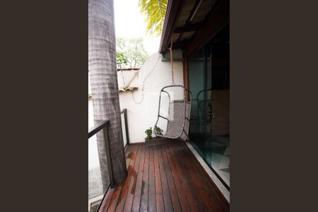 Casa à venda com 570m², 8 quartos e 4 vagas Casa à venda com 570m², 8 quartos e 4 vagasVaranda casa 2