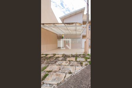 Casa de condomínio para alugar com 120m², 3 quartos e 2 vagasFachada