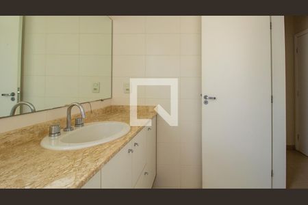 Casa de condomínio para alugar com 120m², 3 quartos e 2 vagasBanheiro da Suíte