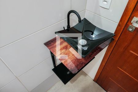 Banheiro de casa para alugar com 2 quartos, 70m² em Jardim Calux, São Bernardo do Campo