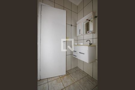 Banheiro de casa para alugar com 1 quarto, 50m² em Jardim Calux, São Bernardo do Campo