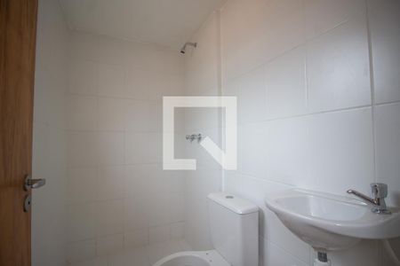 Banheiro da Suíte de casa de condomínio para alugar com 3 quartos, 83m² em Vargem Pequena, Rio de Janeiro