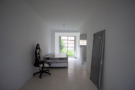 Sala de casa de condomínio para alugar com 3 quartos, 83m² em Vargem Pequena, Rio de Janeiro