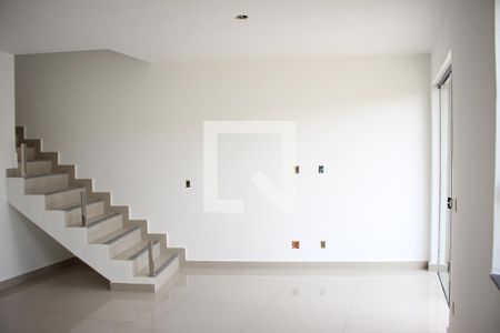 Sala de casa à venda com 3 quartos, 117m² em Vale das Orquídeas, Contagem